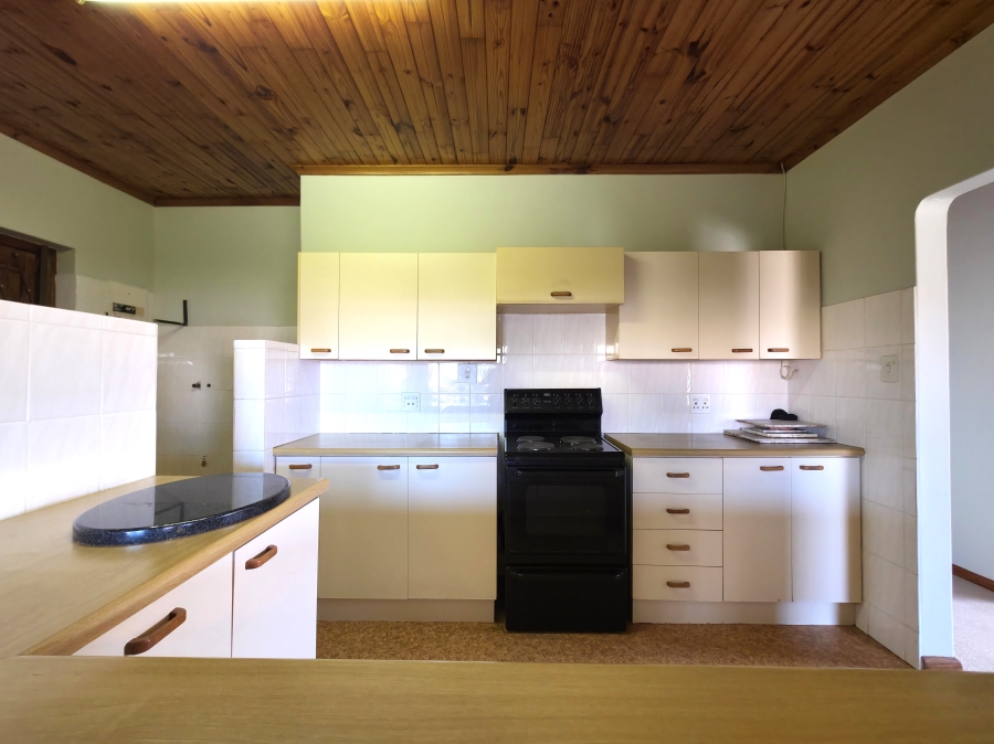 4 Bedroom Property for Sale in Wavecrest Eastern Cape